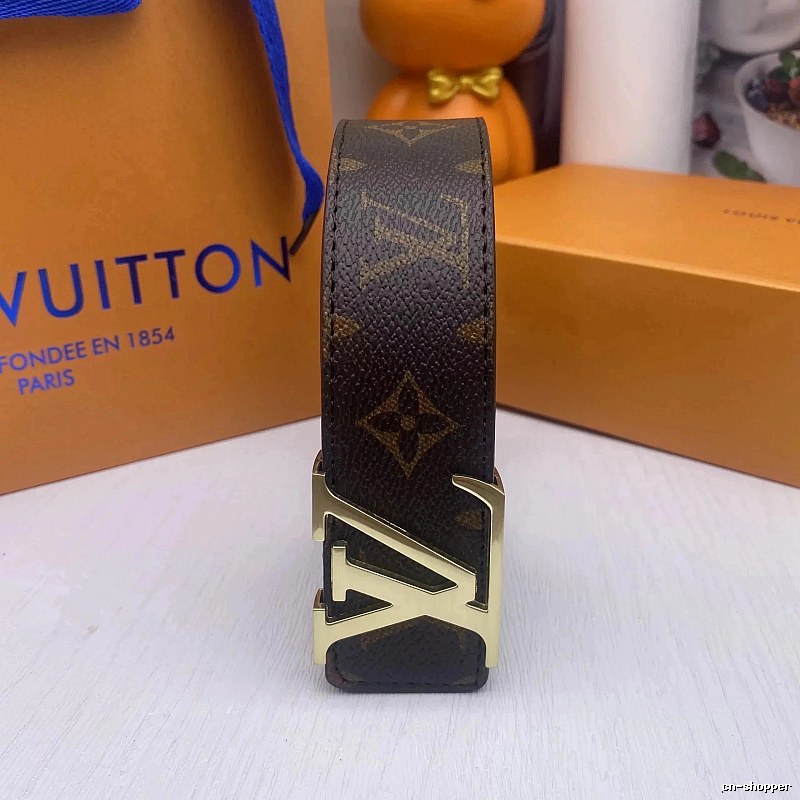 Louis Vuitton Gift-Ready Presentation Monogram Belt Fan Wear