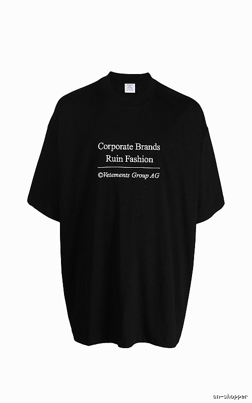 Patterned Statement graphic T-shirt Black Colorful Lucky with Signature Styling