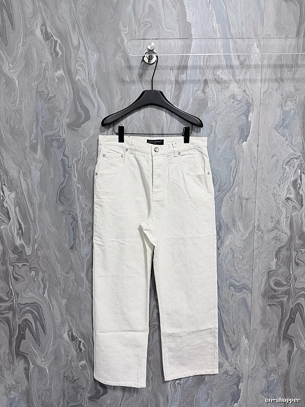 Straight Jeans with clean five-pocket look and relaxed leg - Travel