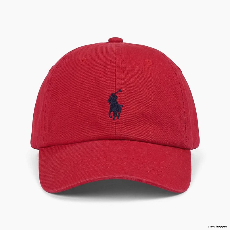 The classic and simple style red hat of Ralph Lauren